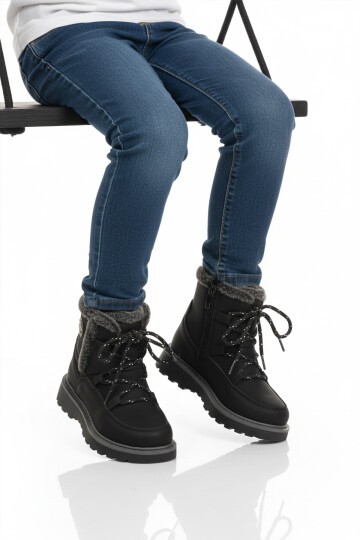 Siyah Çocuk Bot Lina F