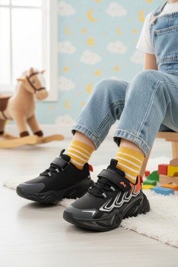 Siyah-Turuncu Cırtlı Erkek Çocuk Spor Ayakkabı 161-T5440210 P