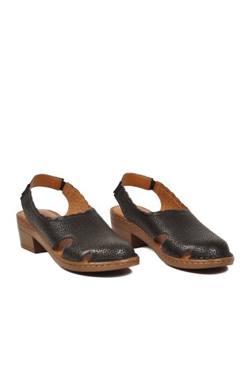 Siyah Lazer Kesim Çiçek Desenli Kalın Topuk Kadın Slingback Sandalet 45224