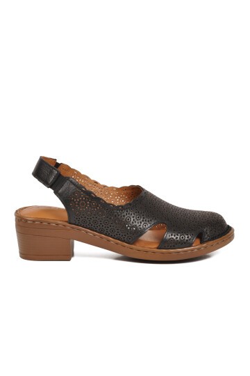 Siyah Lazer Kesim Çiçek Desenli Kalın Topuk Kadın Slingback Sandalet 45224