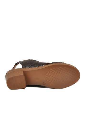 Siyah Lazer Kesim Çiçek Desenli Kalın Topuk Kadın Slingback Sandalet 45224